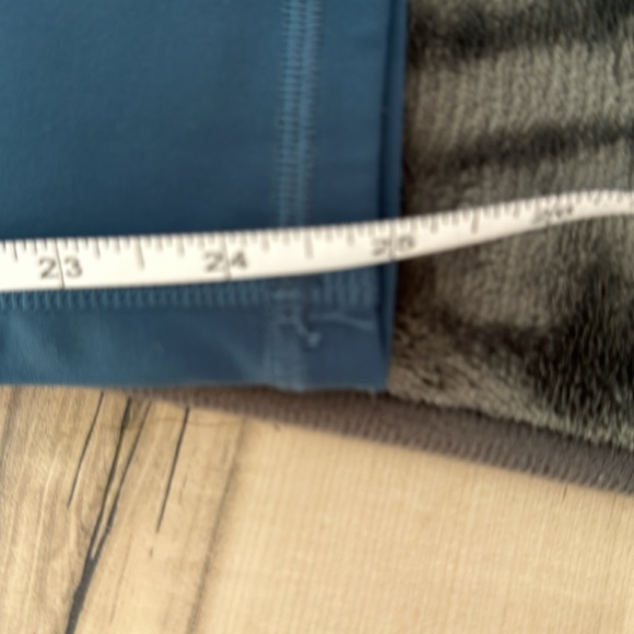 Teal 25” from inseam legggings 12” across waste so size small - Picture 6 of 7